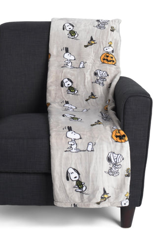 Snoopy Peanuts Mummy Halloween Plush Throw